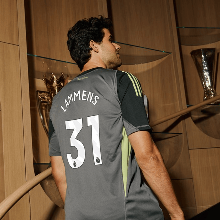 拉门斯穿曼联31号球衣原因曝光，致敬前辈！经纪人长相让球迷爆笑